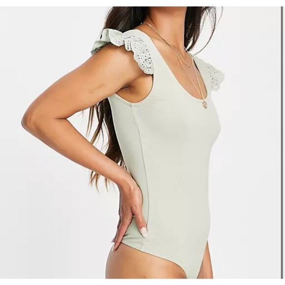 Vero Moda Broderie Frill shoulder bodysuit green size Large NEW - Picture 1 of 8